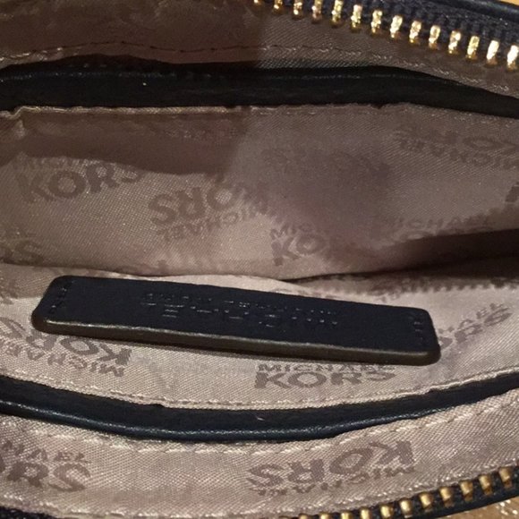 MICHAEL KORS LEATHER WRISTLET FULTON NWOT - Picture 5 of 5